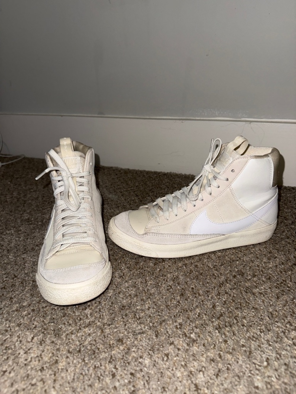 Nike Blazer Mid ‘77 Special Edition(GS) High-Top Sneakers in Sail/White/Coconut